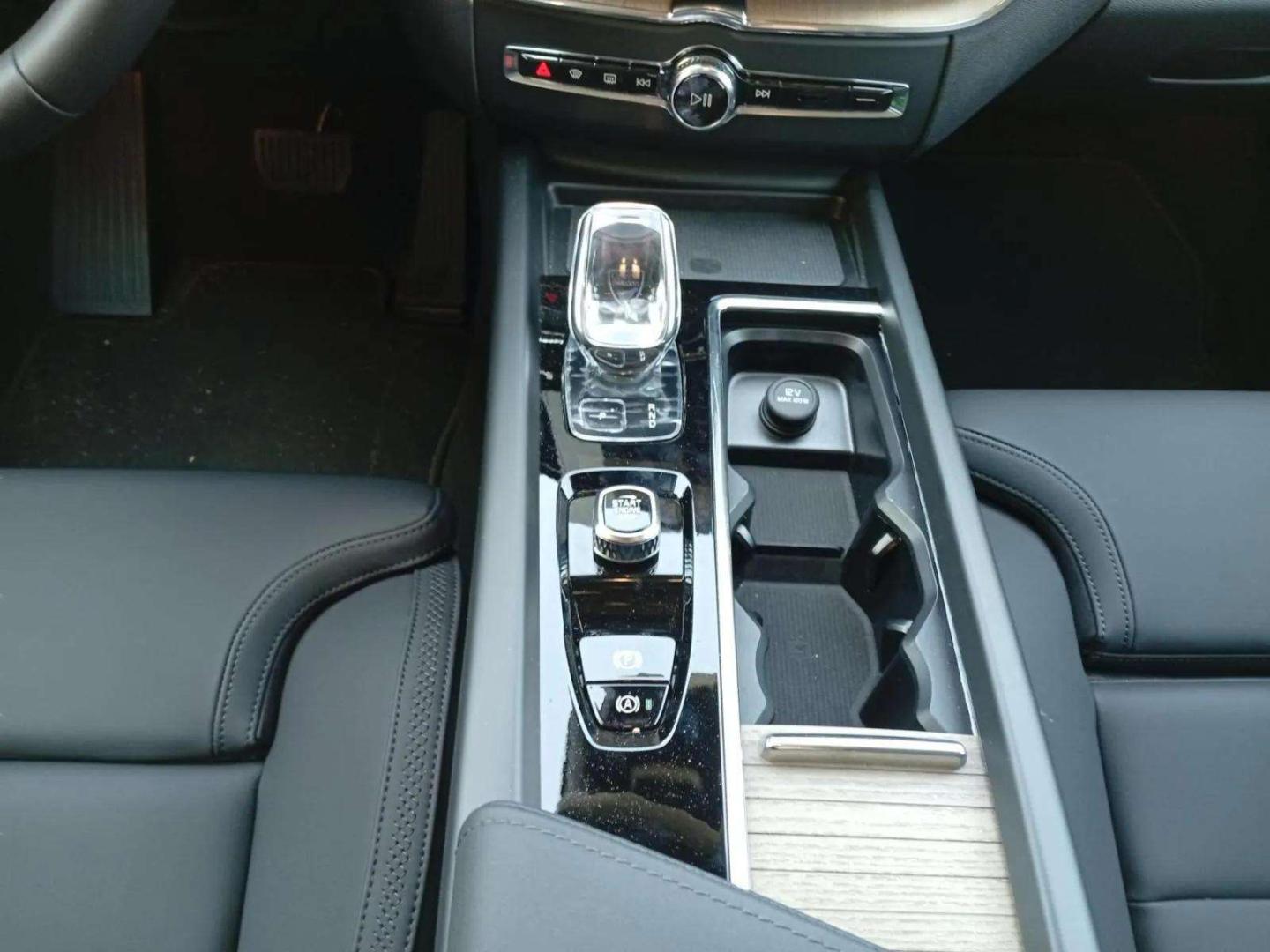 Volvo XC60 2.0 T6 350 AWD PHEV Plus Bright Auto