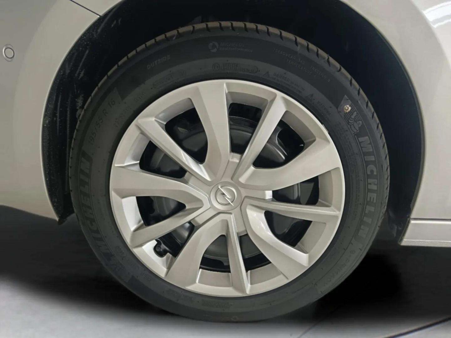 Opel Corsa Edition 100 kW Bateria 50 kW