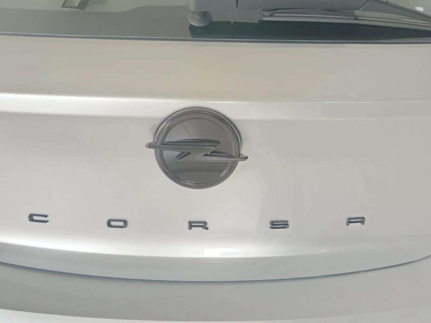 Opel Corsa Edition 100 kW Bateria 50 kW