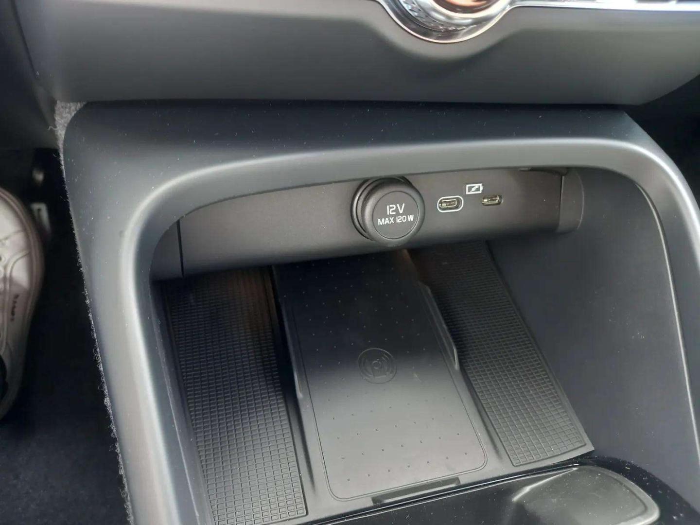 Volvo XC40 B3 163cv Plus Dark Auto
