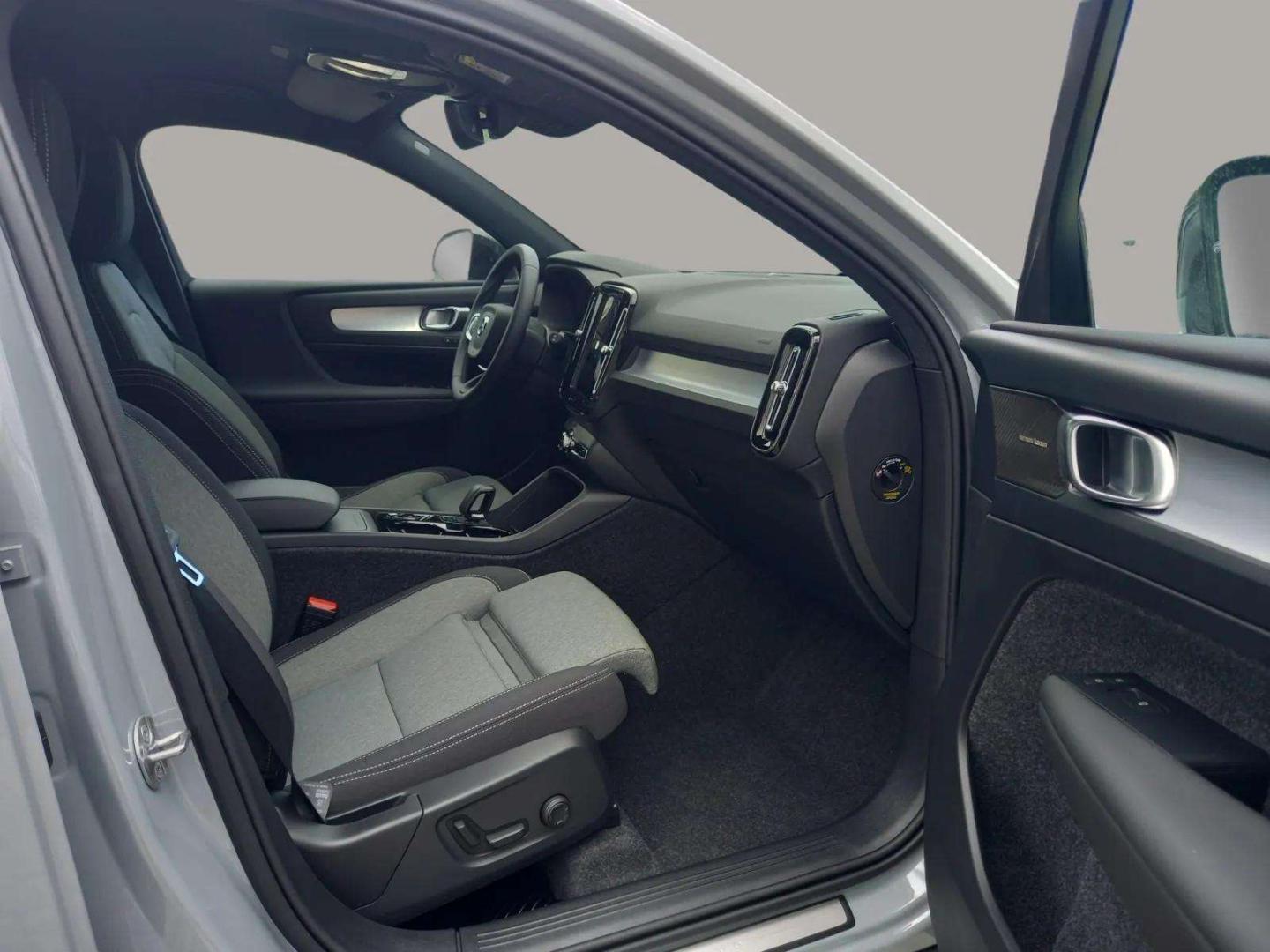 Volvo XC40 B3 163cv Plus Dark Auto