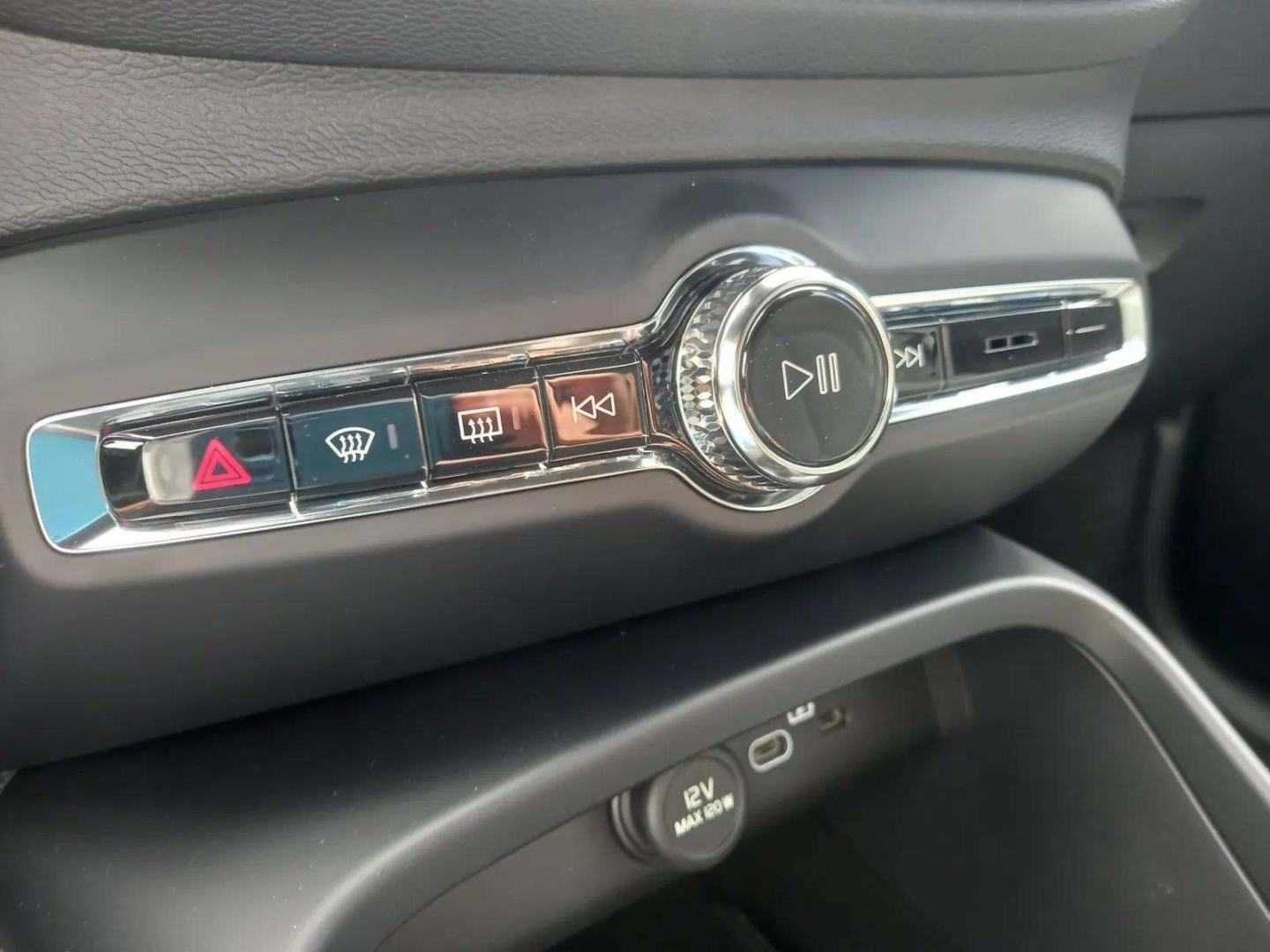 Volvo XC40 B3 163cv Plus Dark Auto