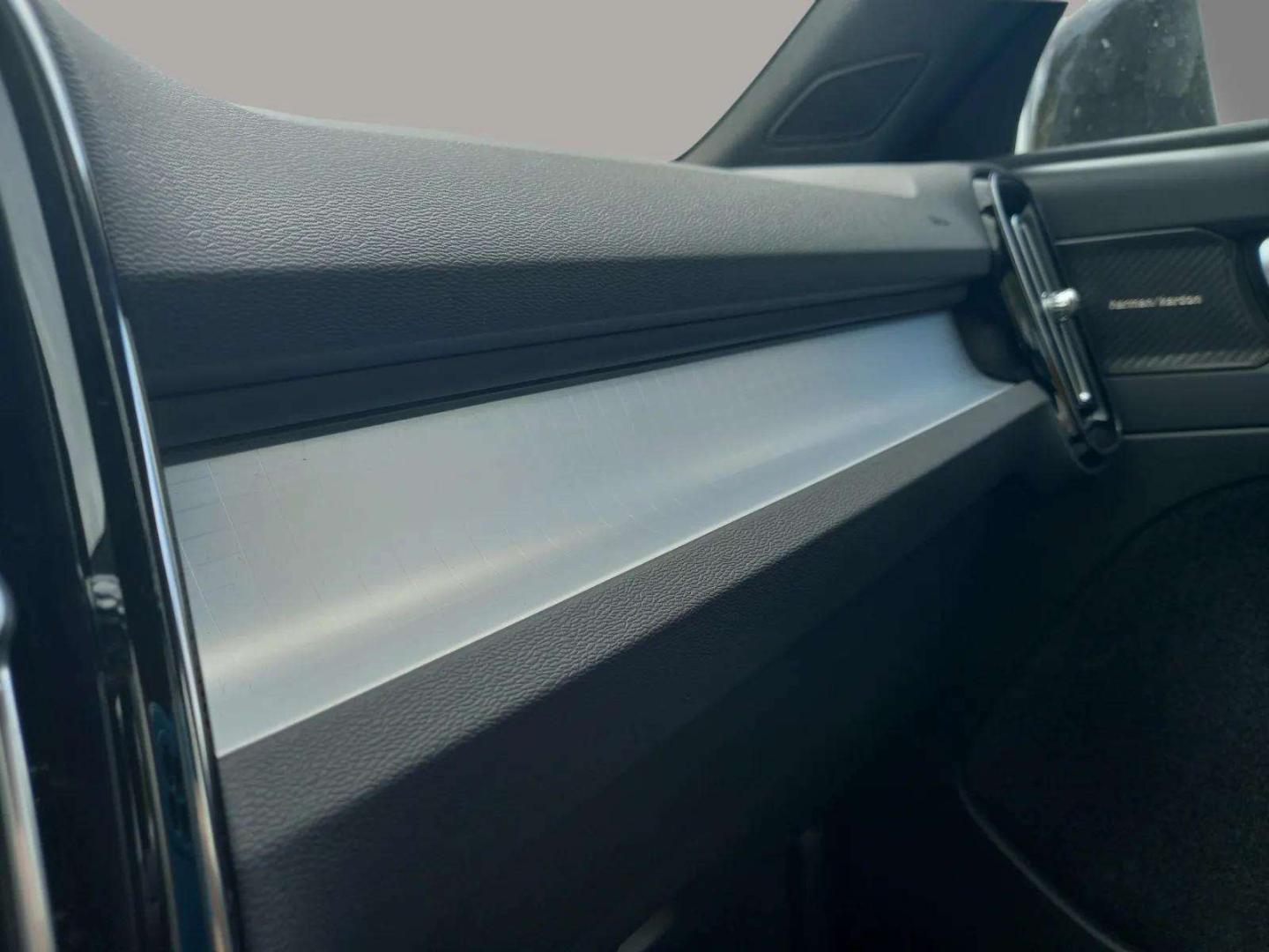Volvo XC40 B3 163cv Plus Dark Auto