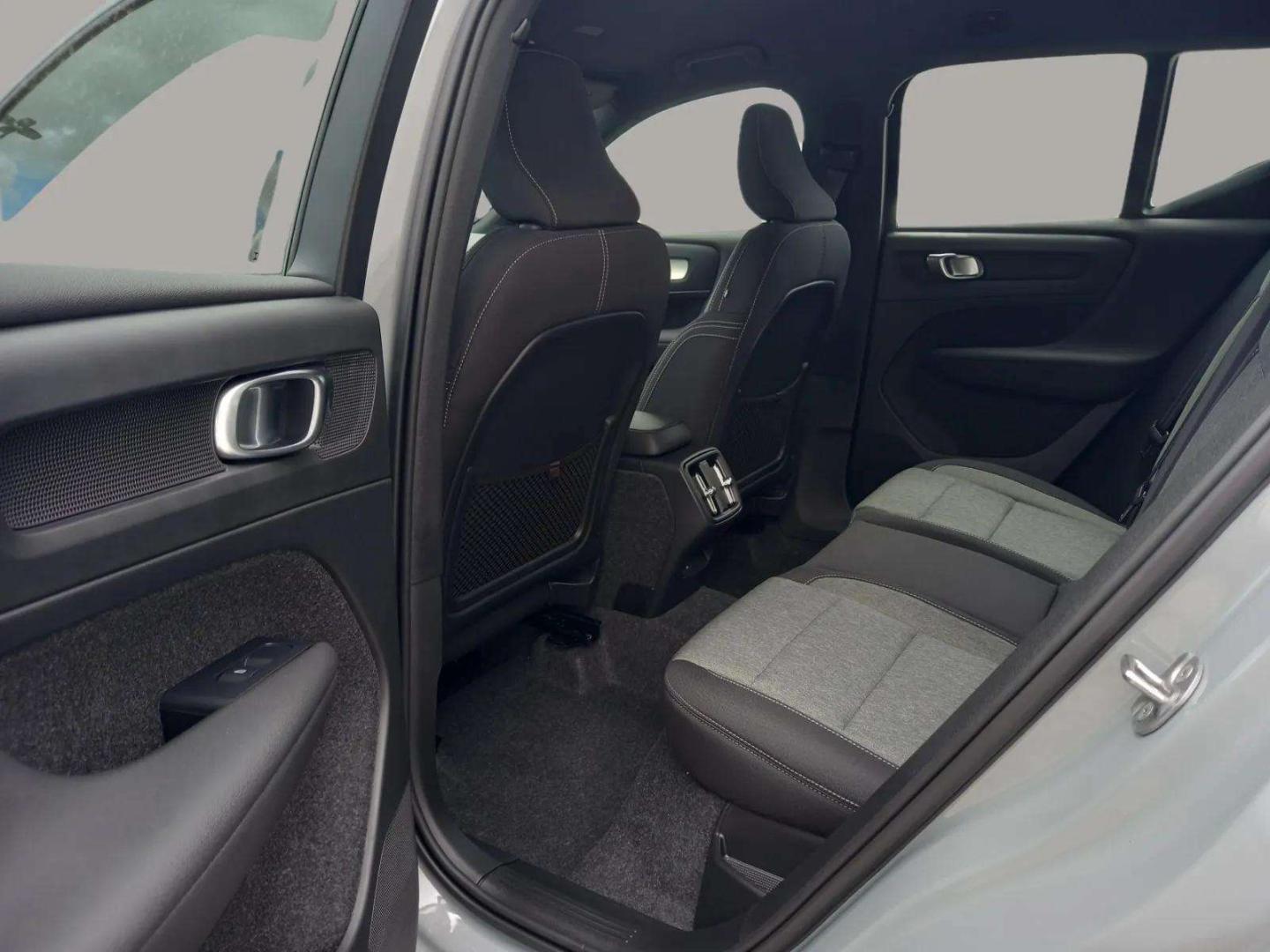 Volvo XC40 B3 163cv Plus Dark Auto