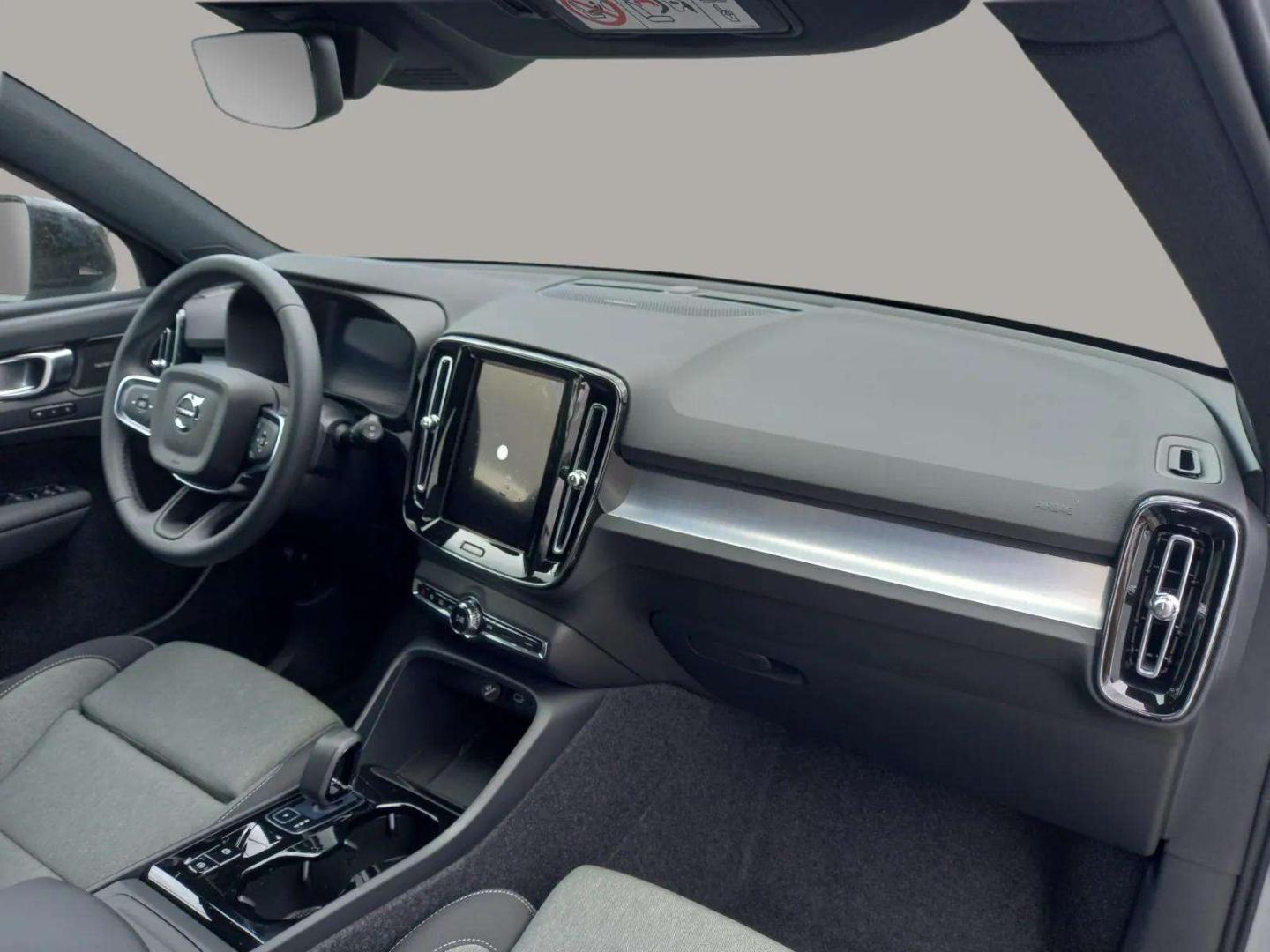 Volvo XC40 B3 163cv Plus Dark Auto