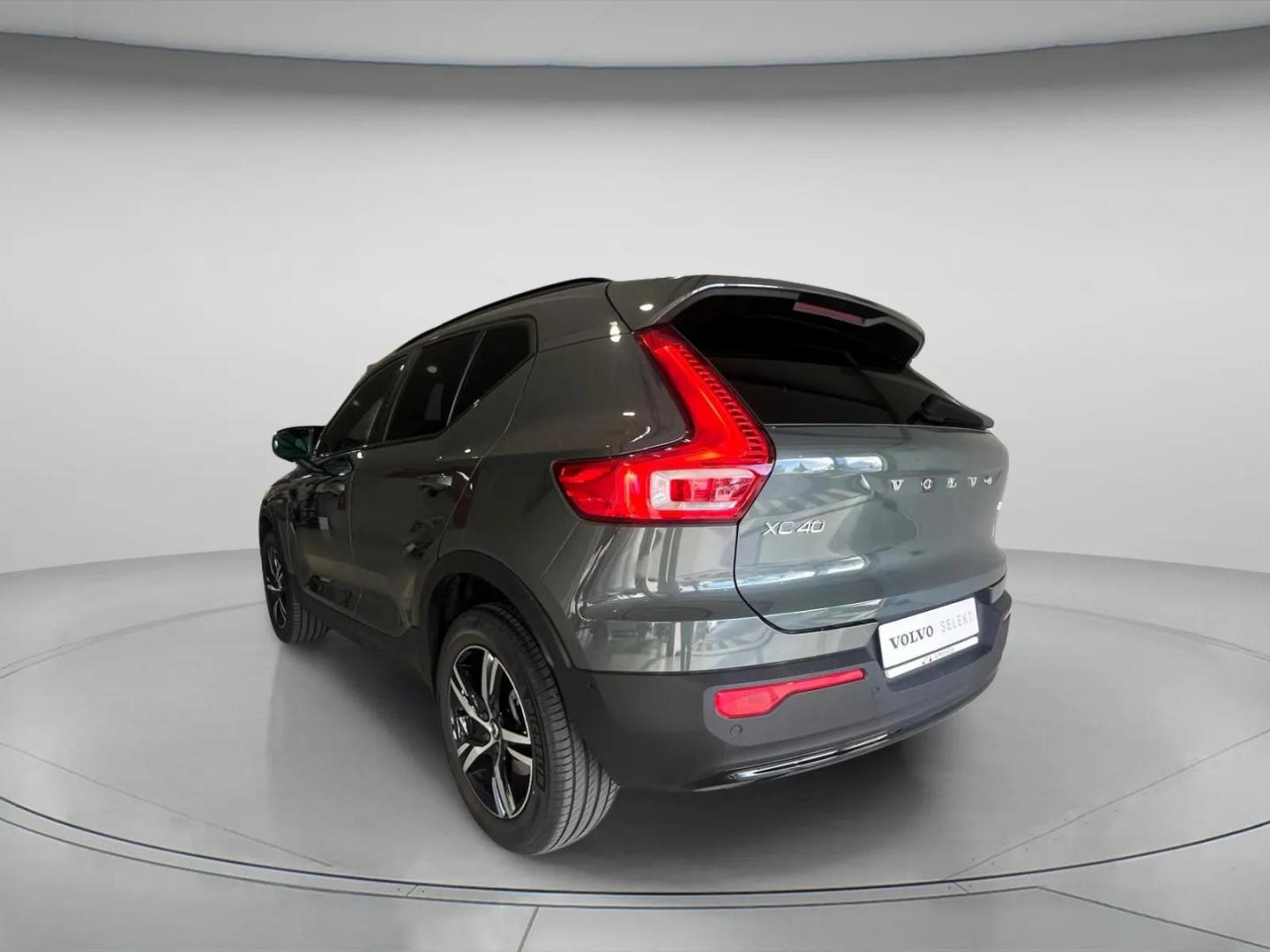 Volvo XC40 B3 163cv Plus Dark Auto