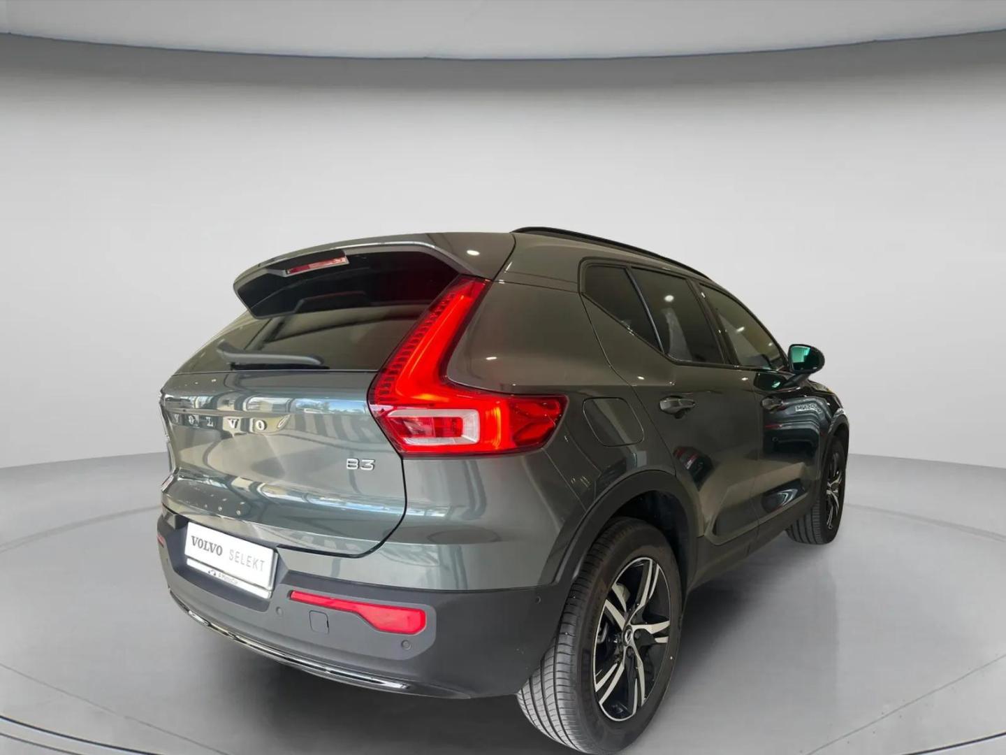 Volvo XC40 B3 163cv Plus Dark Auto