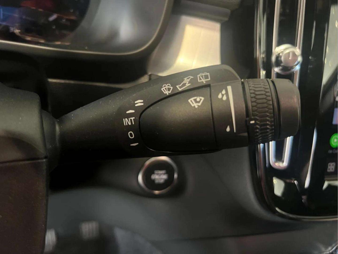 Volvo XC40 B3 163cv Plus Dark Auto