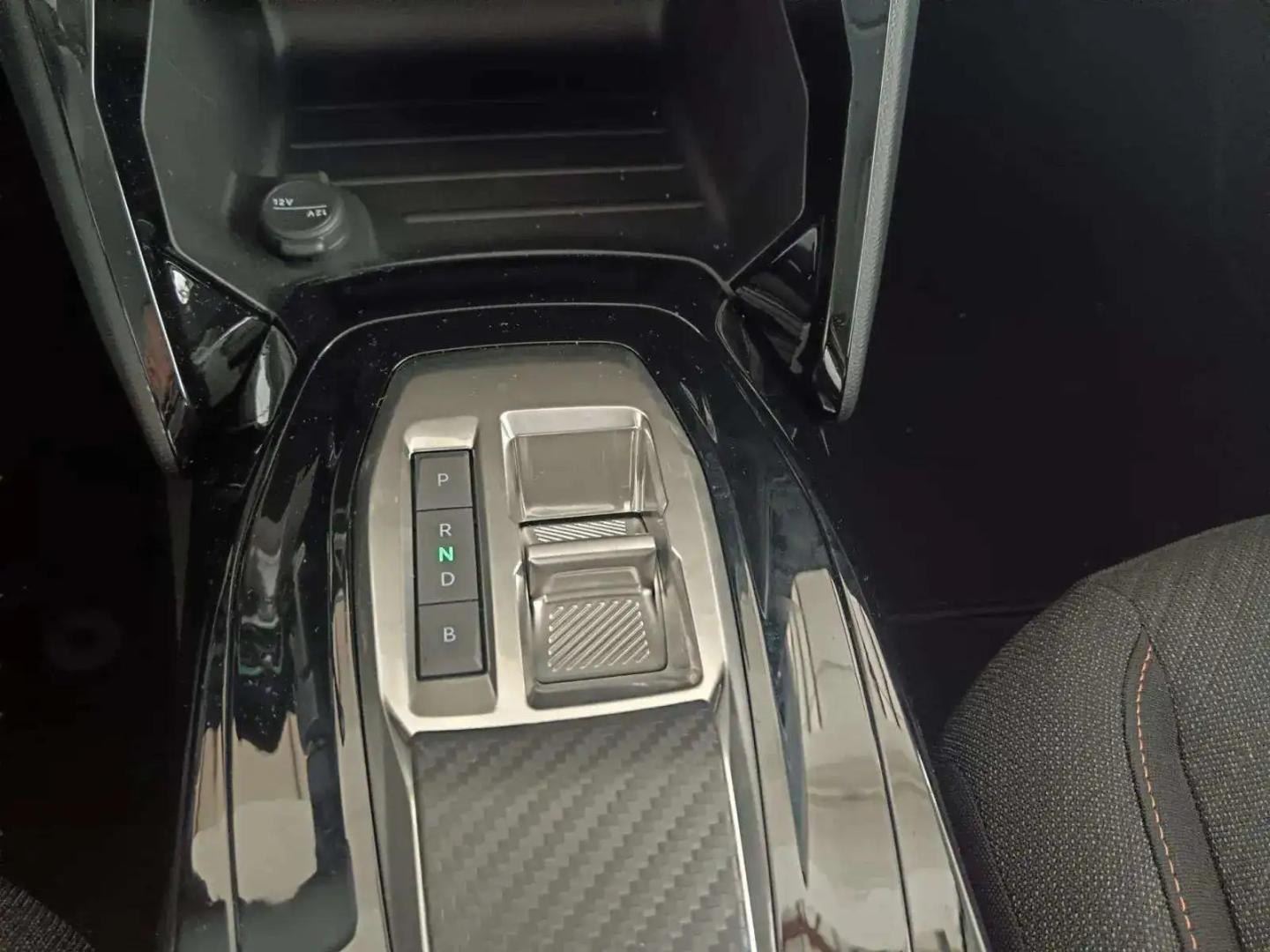 Peugeot e-208 Style Elétrico 136 cv (100 kW) - Bateria 50 kW