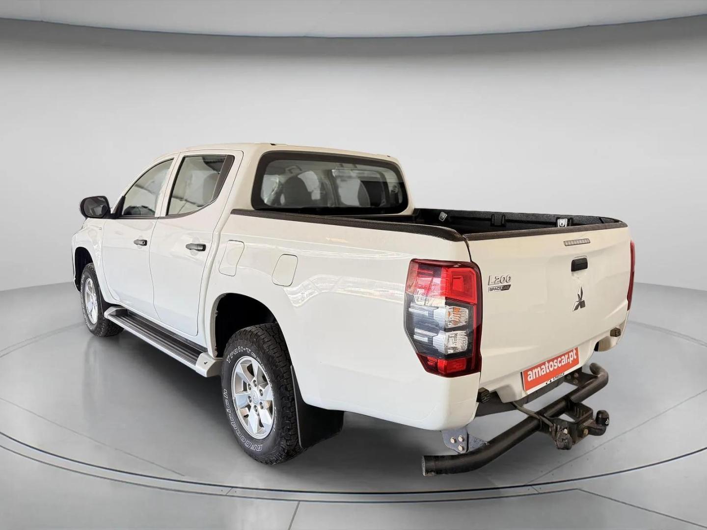 Mitsubishi L200 2.4 DID-D CD Invite Space Cab