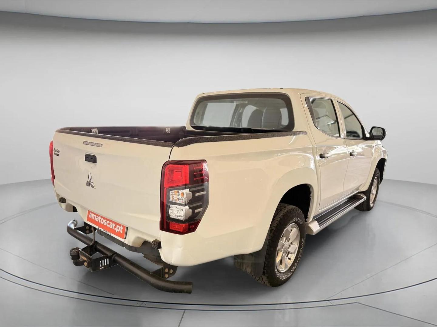 Mitsubishi L200 2.4 DID-D CD Invite Space Cab