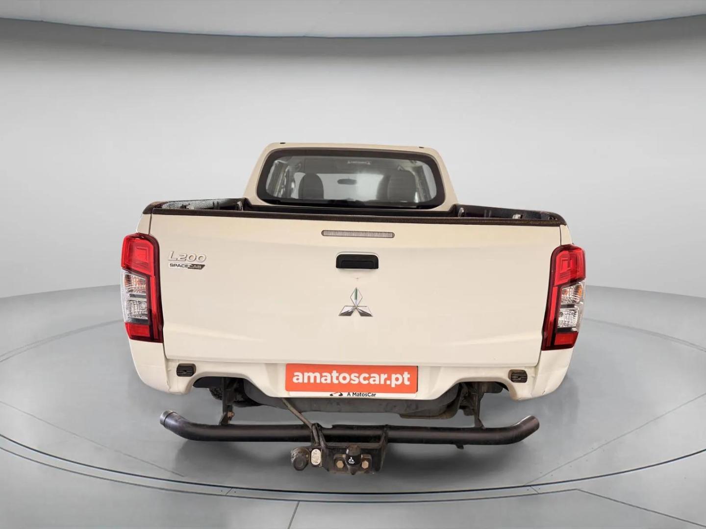 Mitsubishi L200 2.4 DID-D CD Invite Space Cab