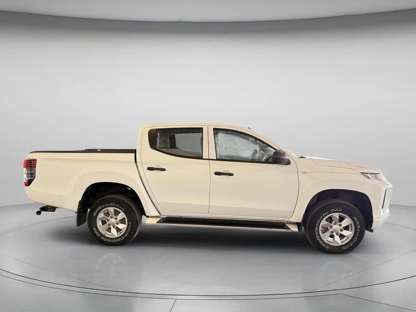Mitsubishi L200 2.4 DID-D CD Invite Space Cab