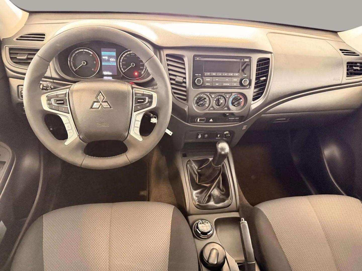 Mitsubishi L200 2.4 DID-D CD Invite Space Cab