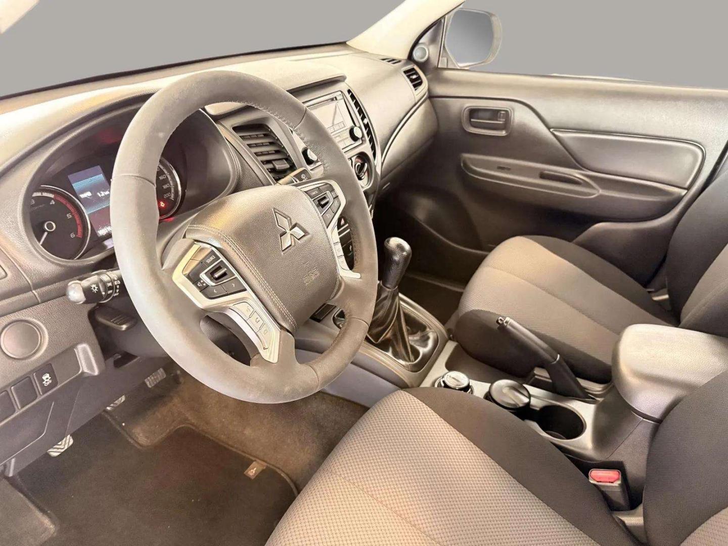 Mitsubishi L200 2.4 DID-D CD Invite Space Cab