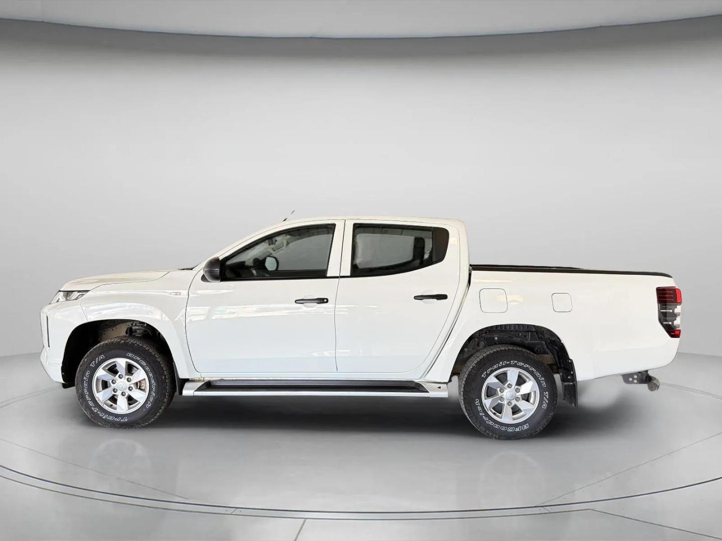 Mitsubishi L200 2.4 DID-D CD Invite Space Cab