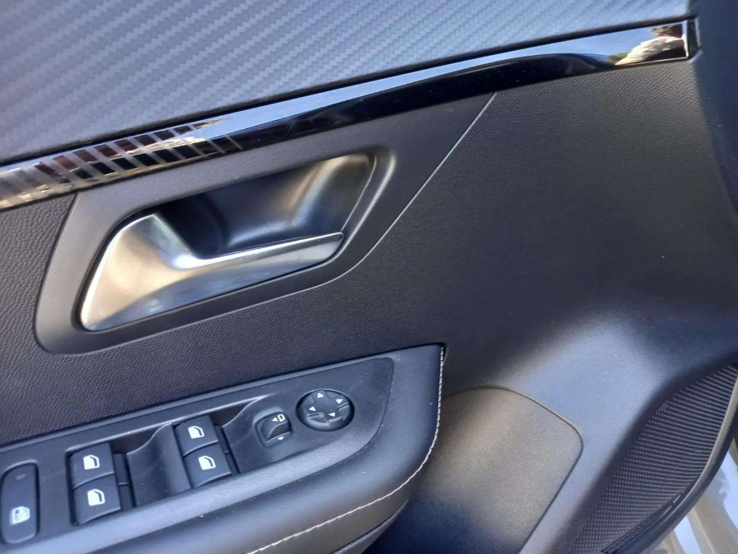 Peugeot e-208 Style Elétrico 136 cv (100 kW) - Bateria 50 kW