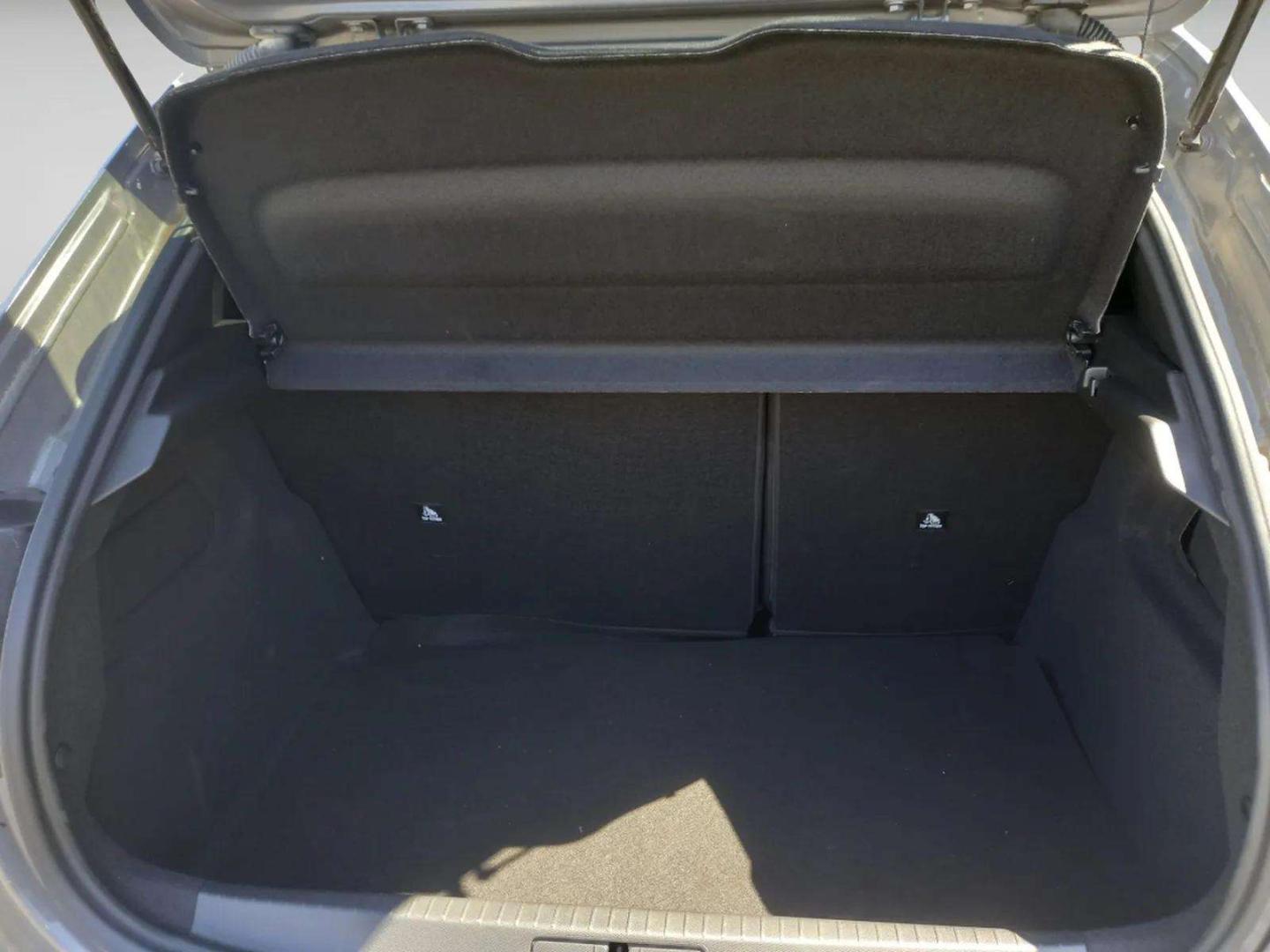 Peugeot e-208 Style Elétrico 136 cv (100 kW) - Bateria 50 kW