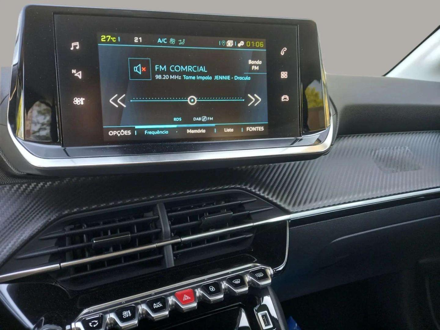 Peugeot e-208 Style Elétrico 136 cv (100 kW) - Bateria 50 kW