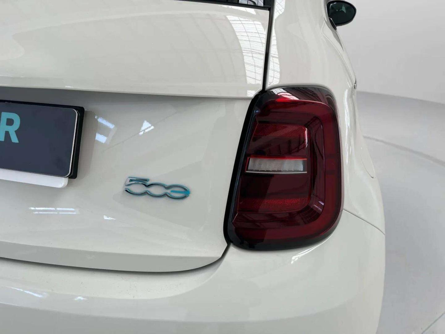 Fiat 500 Elétrico 87kW 118cv RED