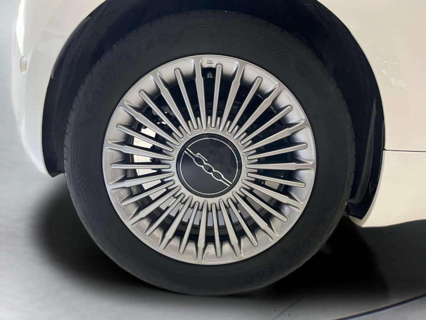 Fiat 500 Elétrico 87kW 118cv RED