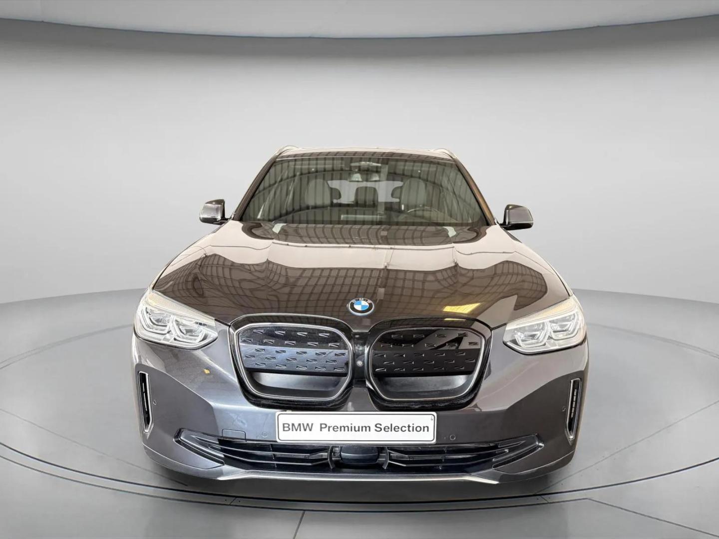BMW iX3 80 kWh Impressive