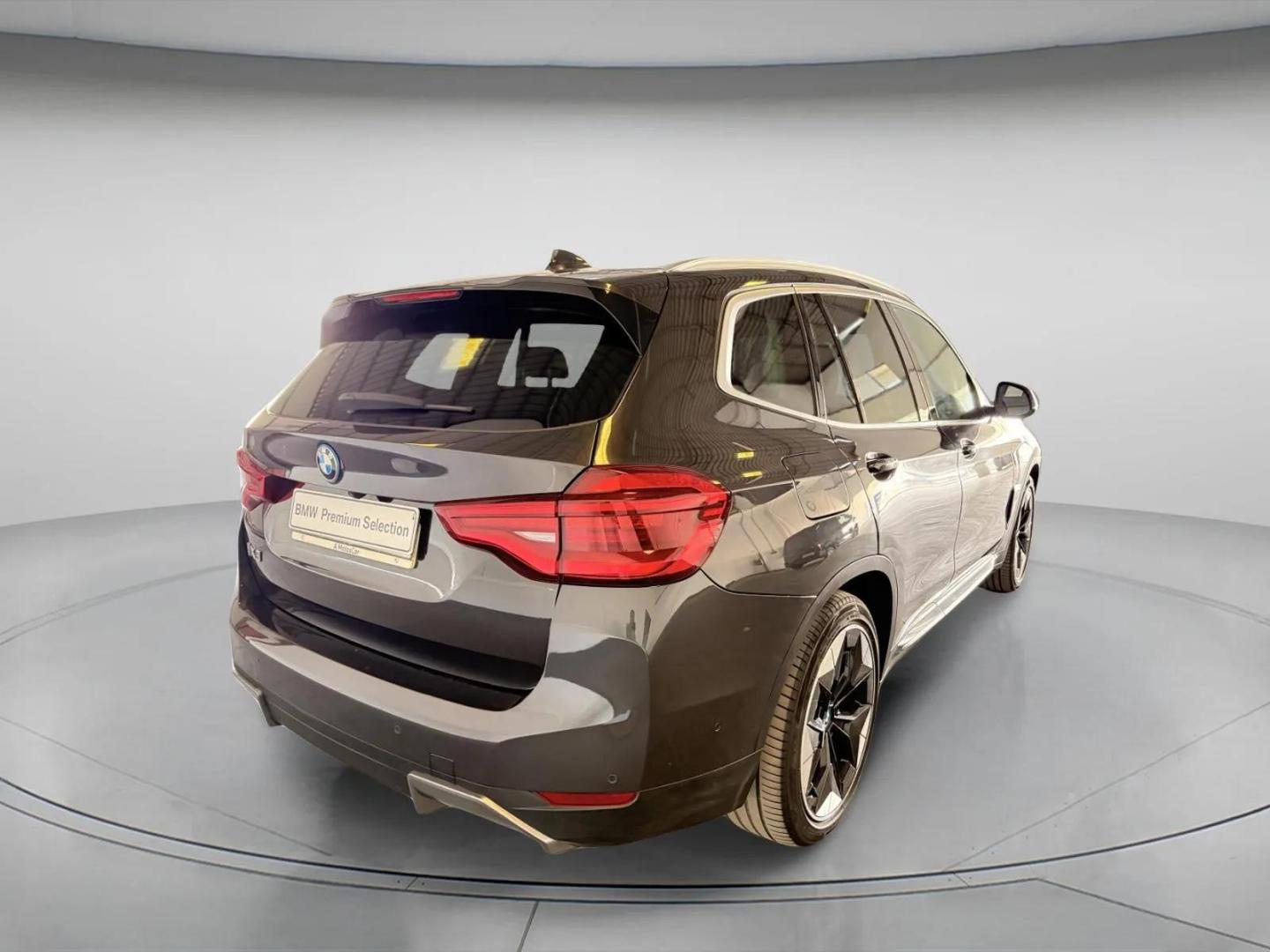 BMW iX3 80 kWh Impressive