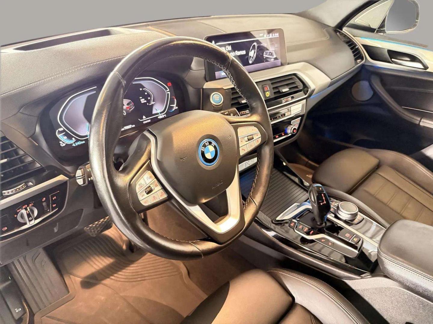 BMW iX3 80 kWh Impressive