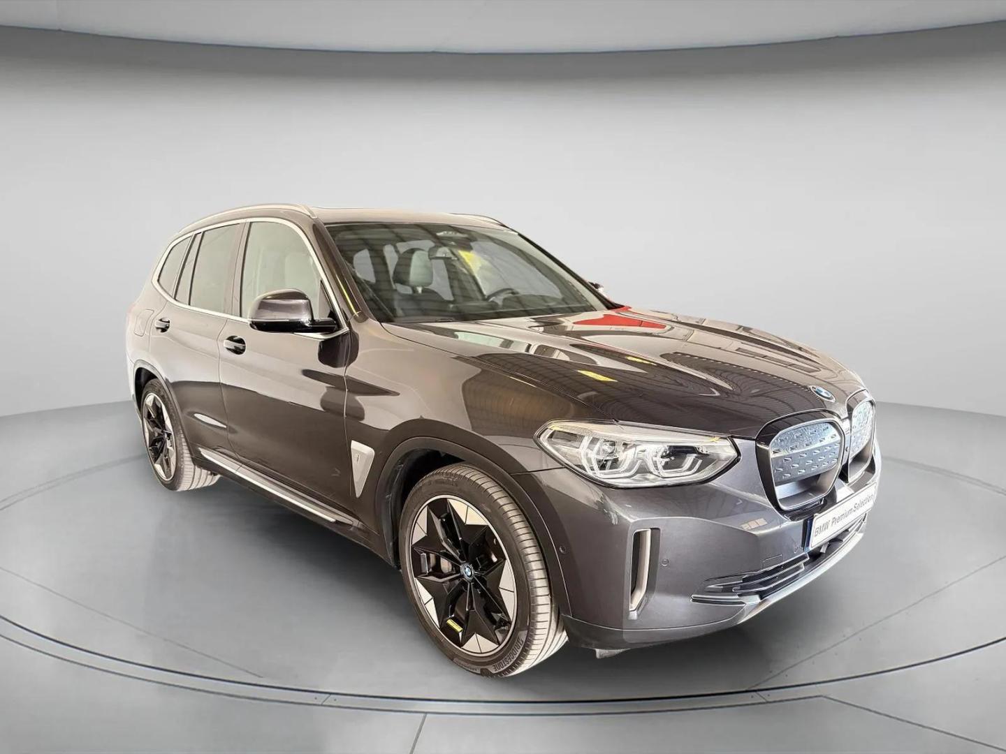 BMW iX3 80 kWh Impressive