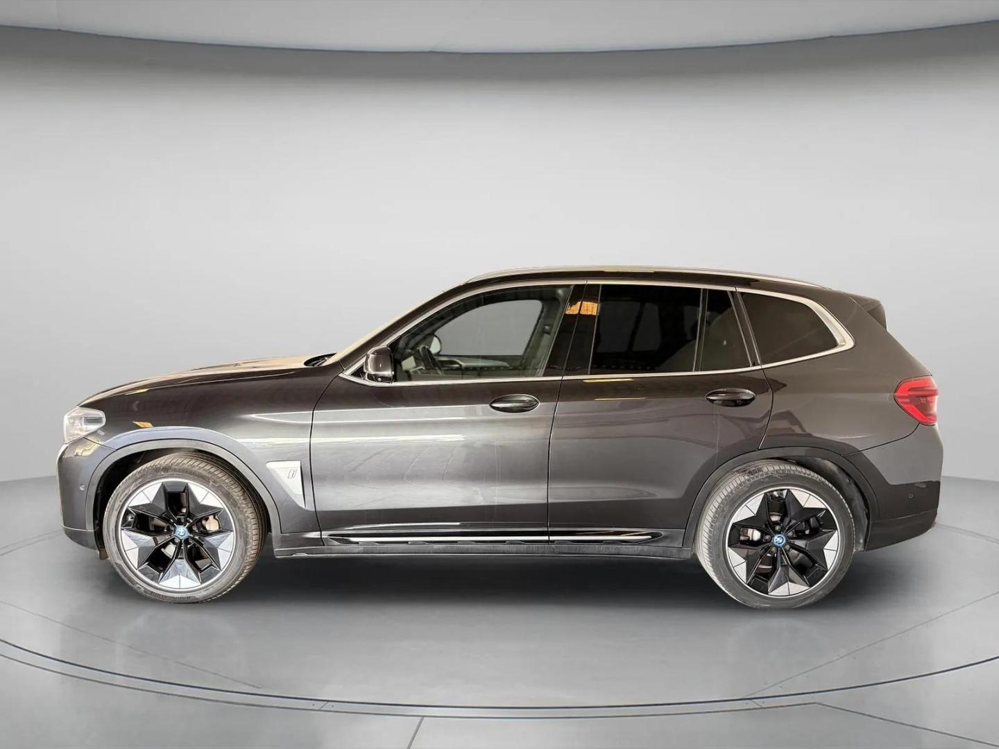 BMW iX3 80 kWh Impressive