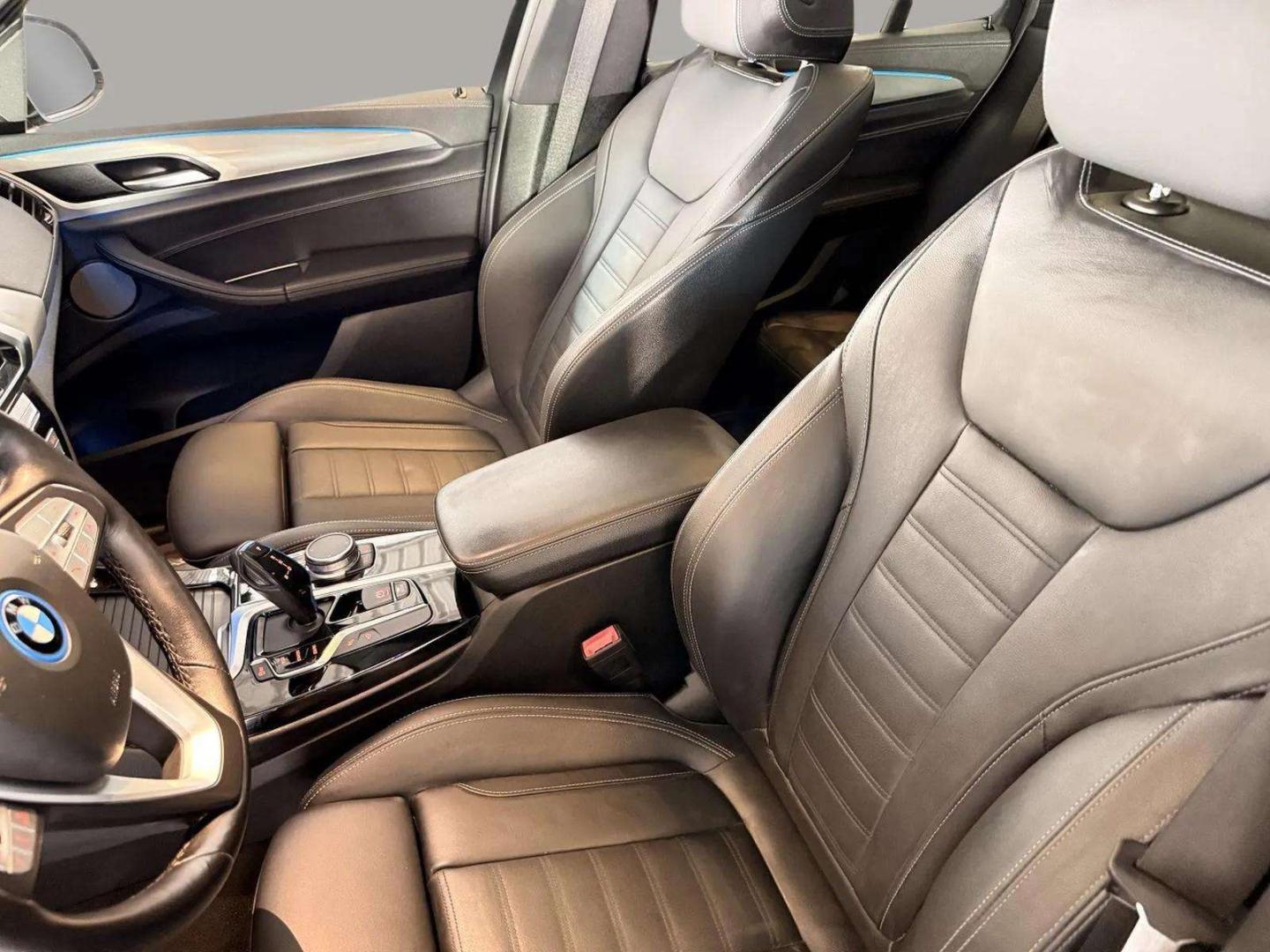 BMW iX3 80 kWh Impressive