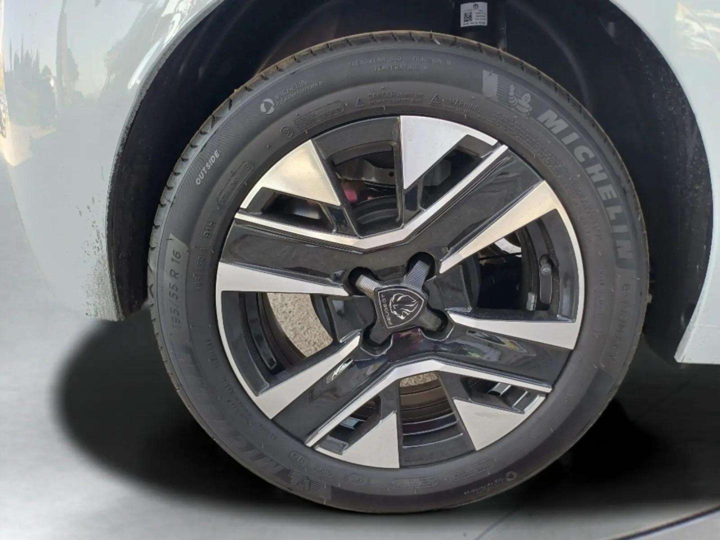 Peugeot 208 Edition Turbo 100 cv CVM6