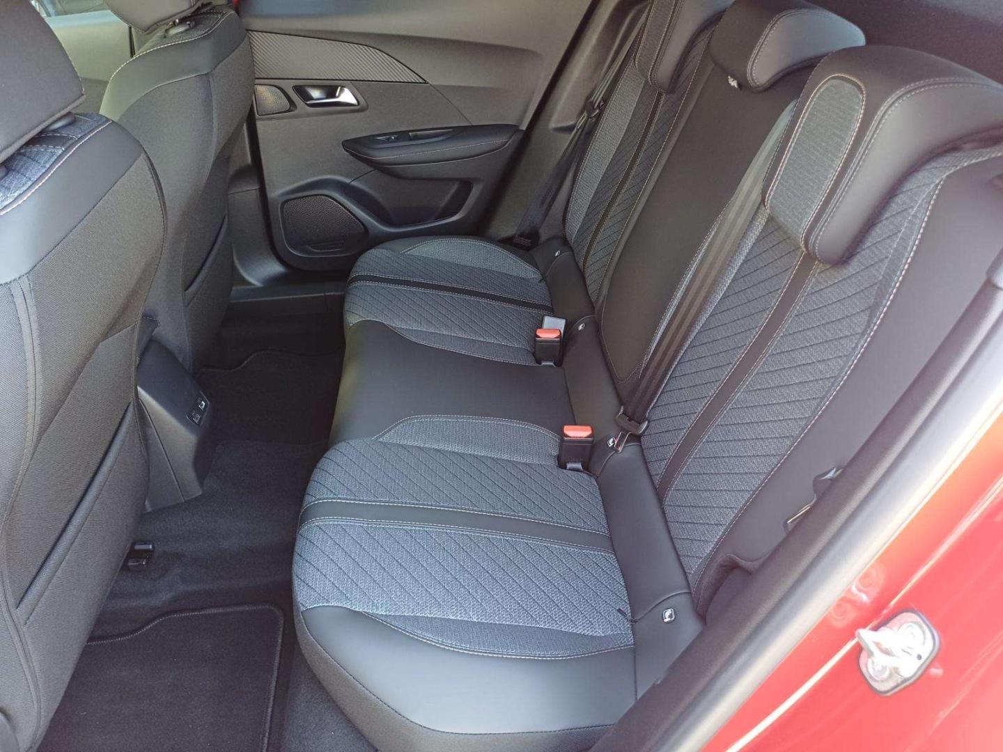 Peugeot 2008 1.2 Hybrid 145 cv Allure e-DCS6