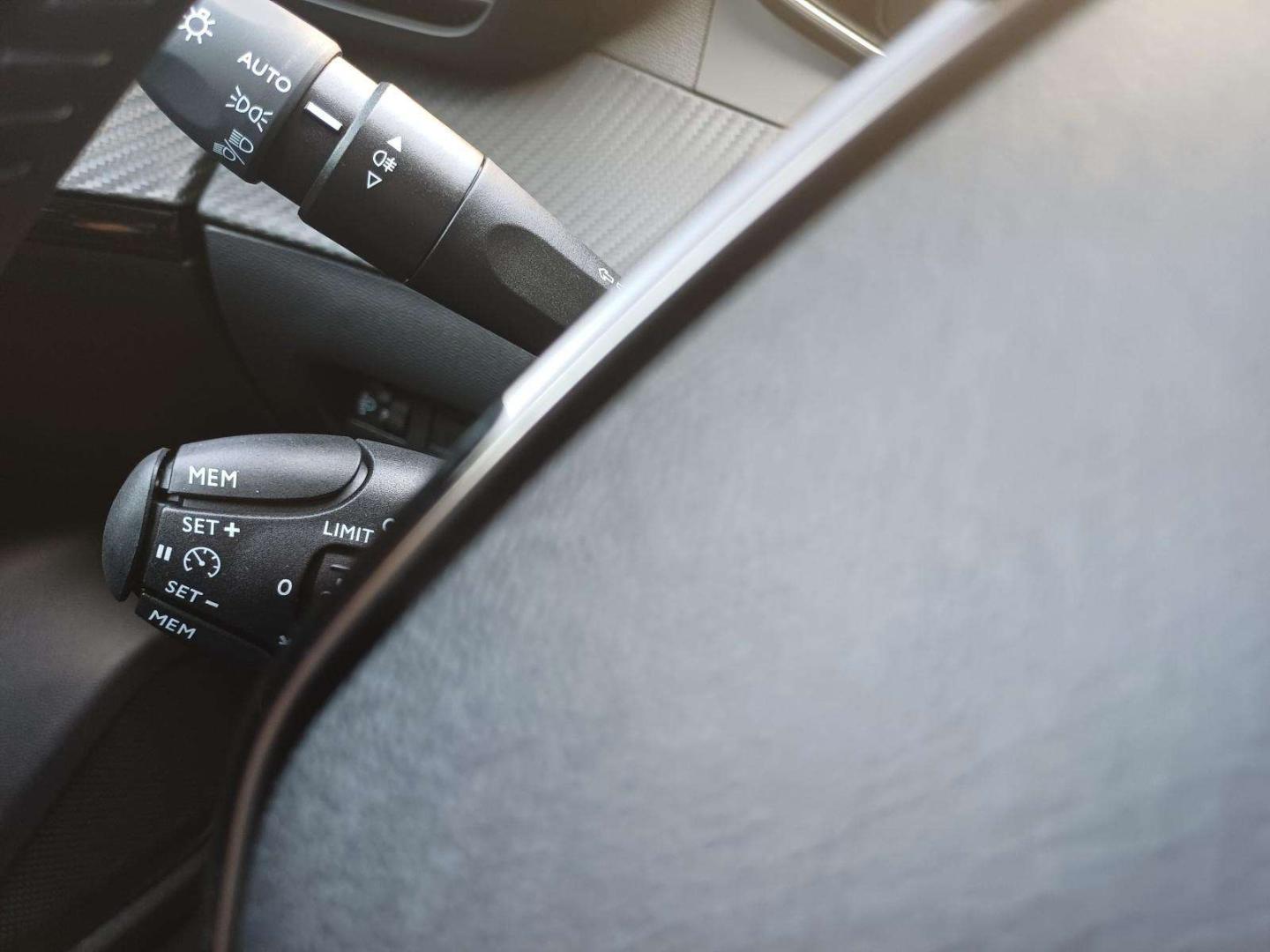 Peugeot 2008 1.2 Hybrid 145 cv Allure e-DCS6