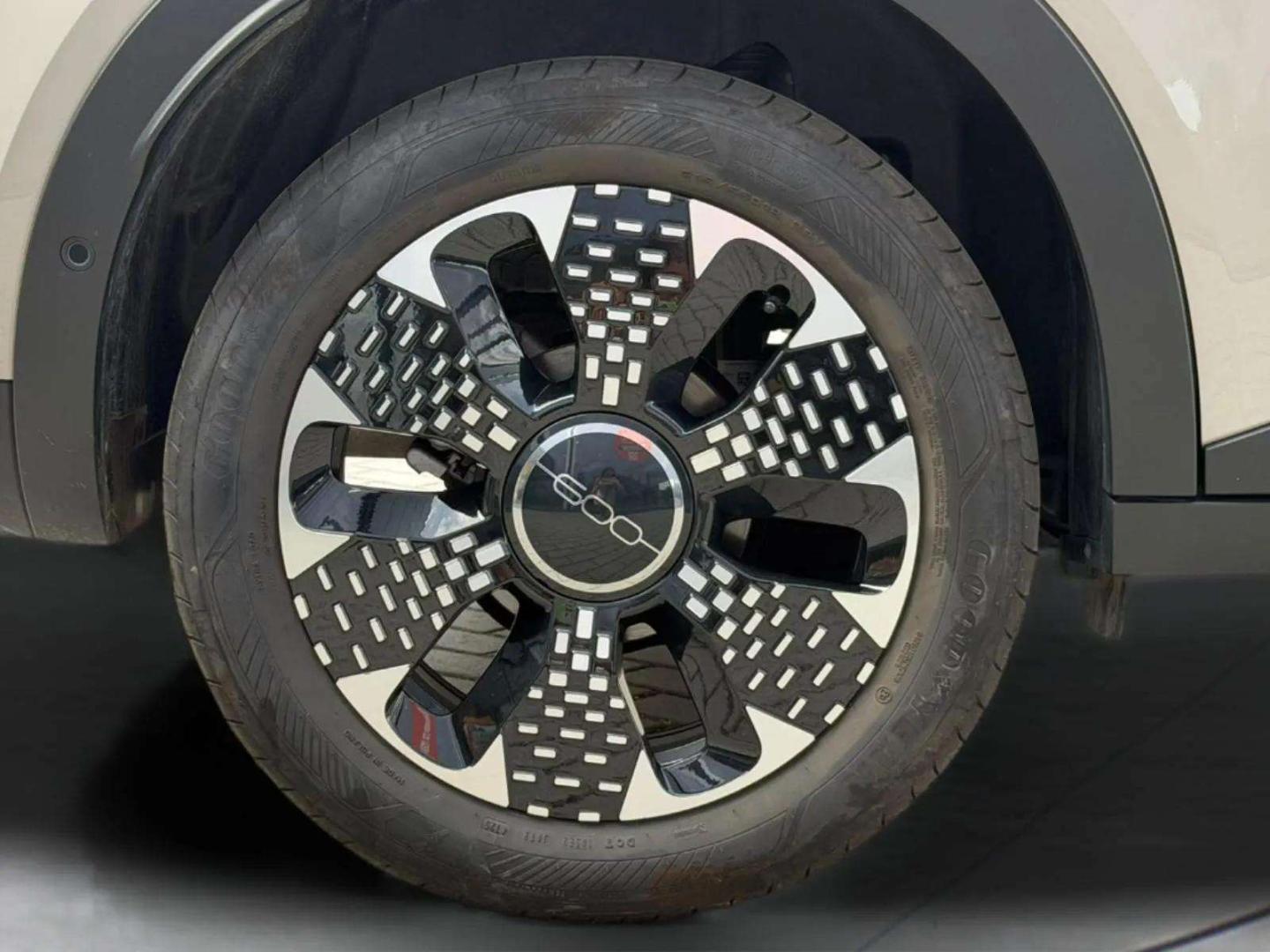 Fiat 600 Hybrid 1.2 145cv La Prima