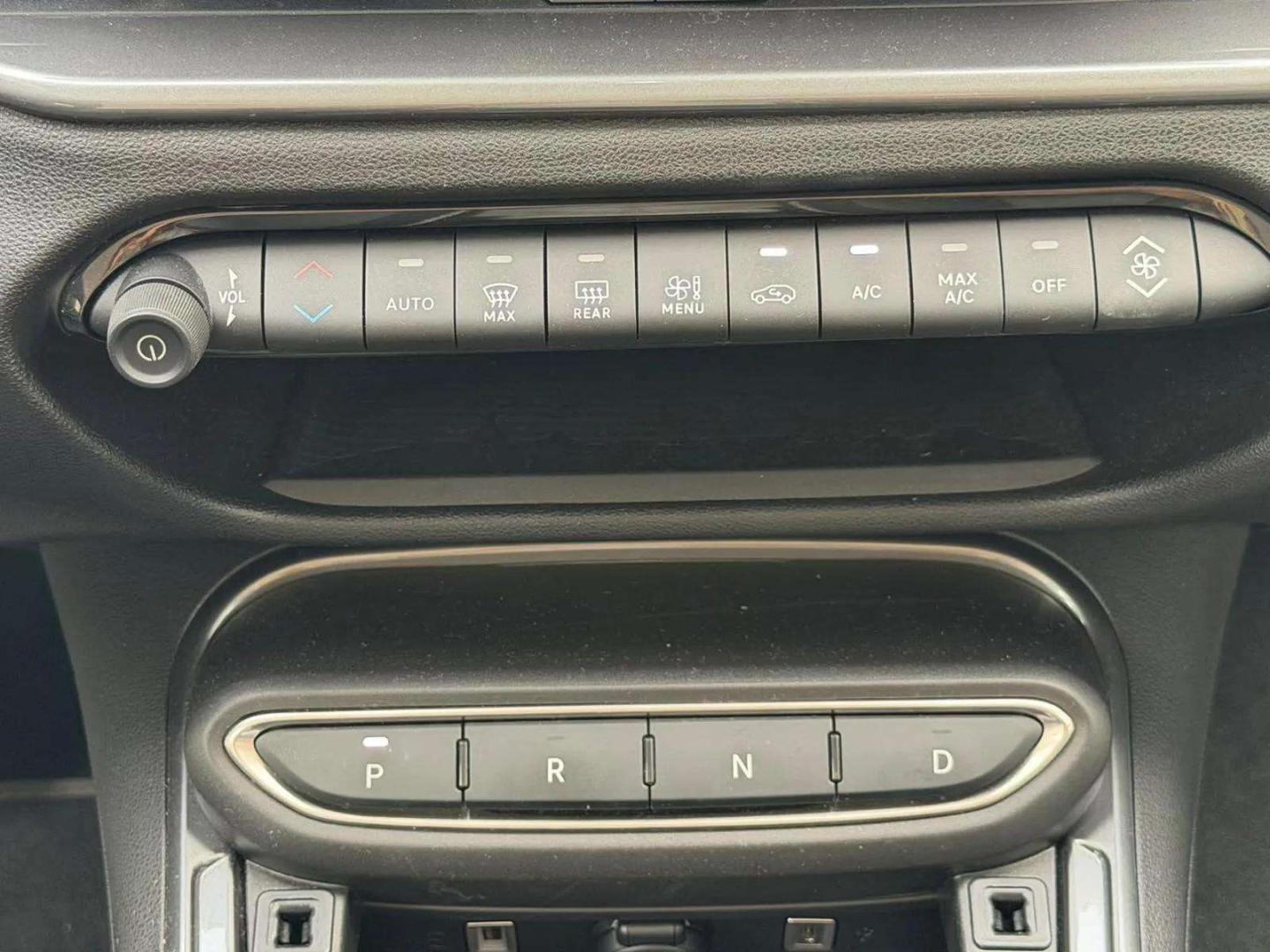 Fiat 600 Hybrid 1.2 145cv La Prima