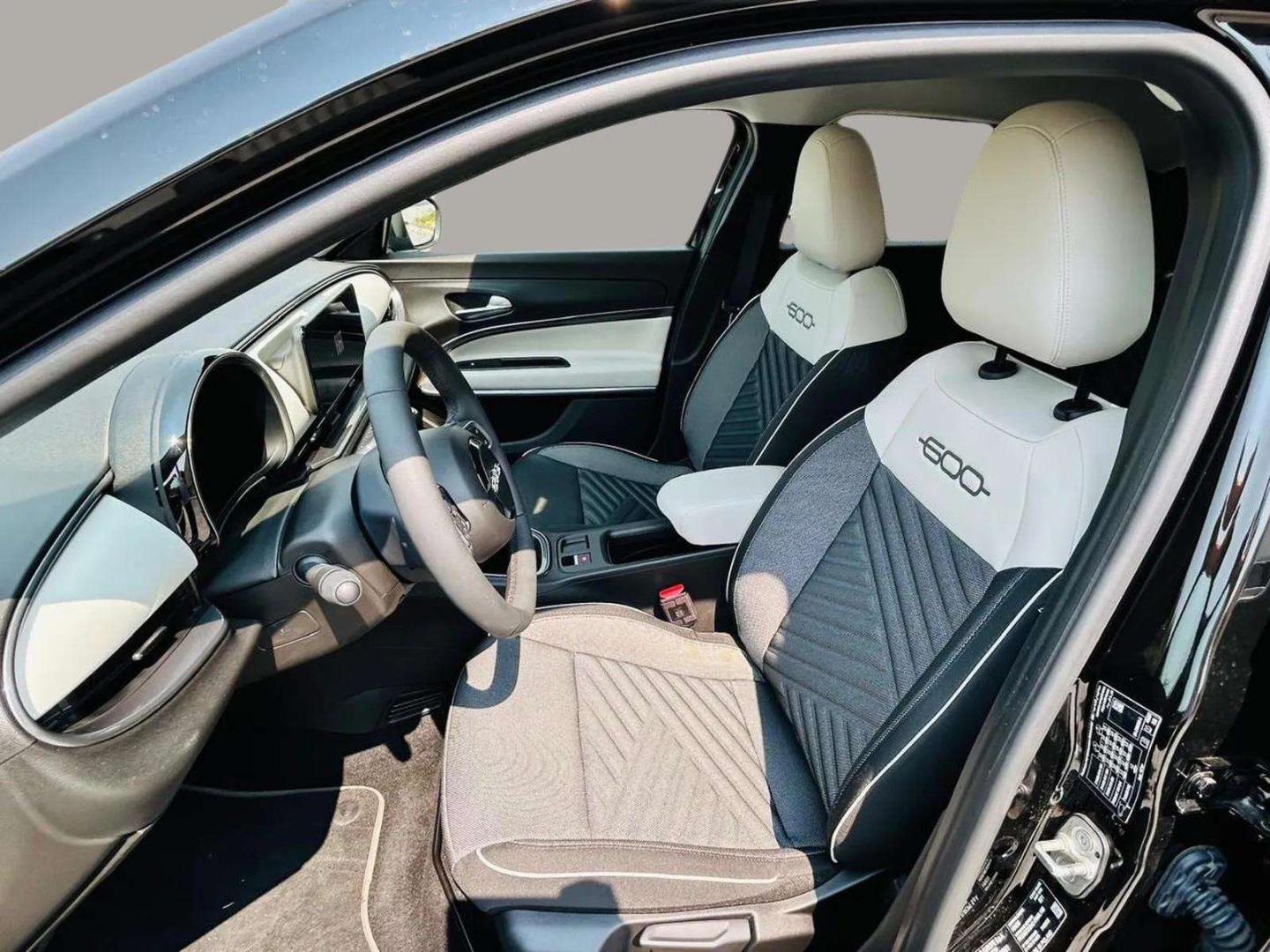 Fiat 600 Hybrid 1.2 145cv La Prima