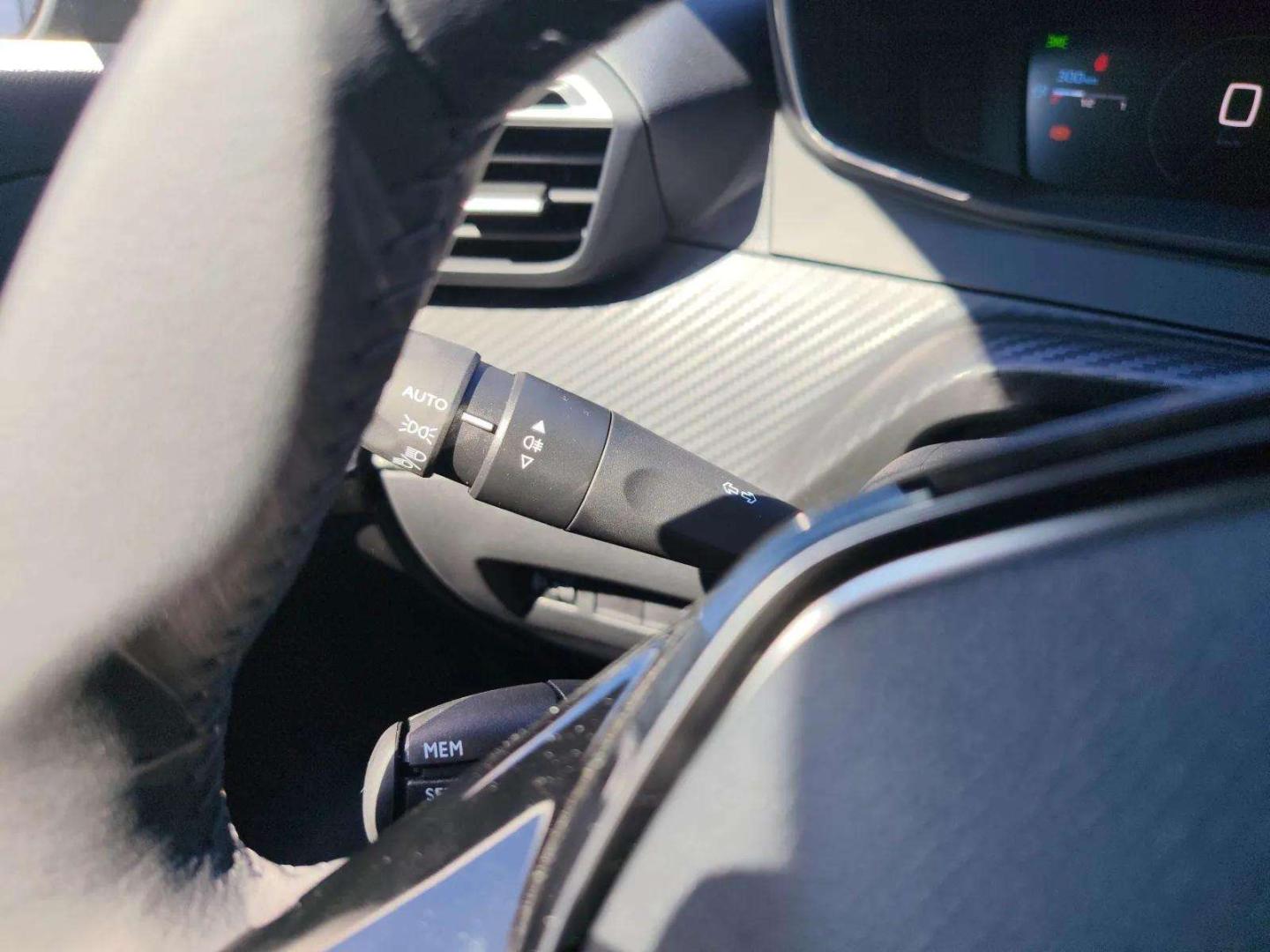 Peugeot 208 Allure Turbo 100 cv CVM6