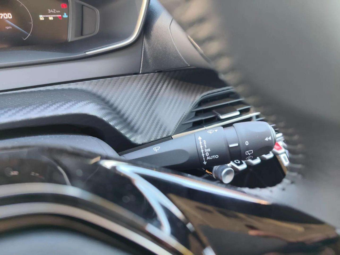 Peugeot 208 Allure Turbo 100 cv CVM6