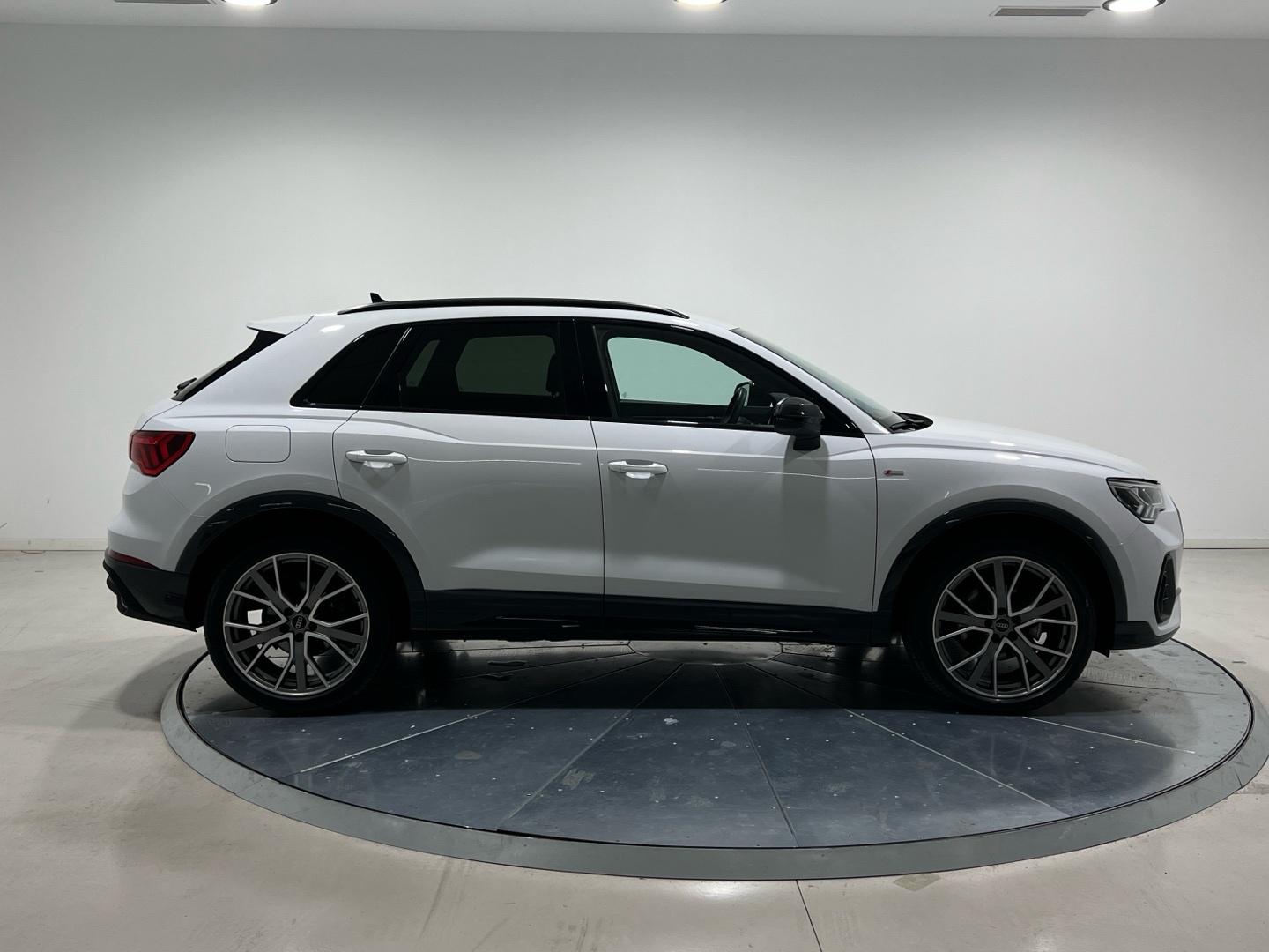 Audi Q3 2.0 35 TDI S TRONIC BLACK LINE 150 5P