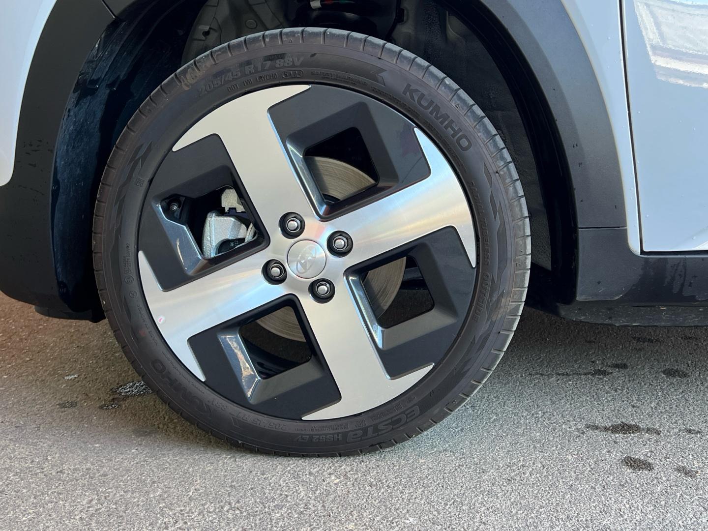 Hyundai BEV 49KWH TECNO 115 5P