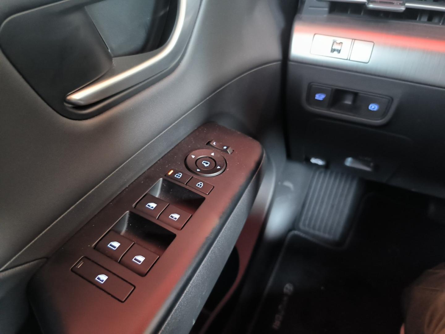 Hyundai Kona BEV 65KWH 160KW TECNO 2-TONE 218 5P