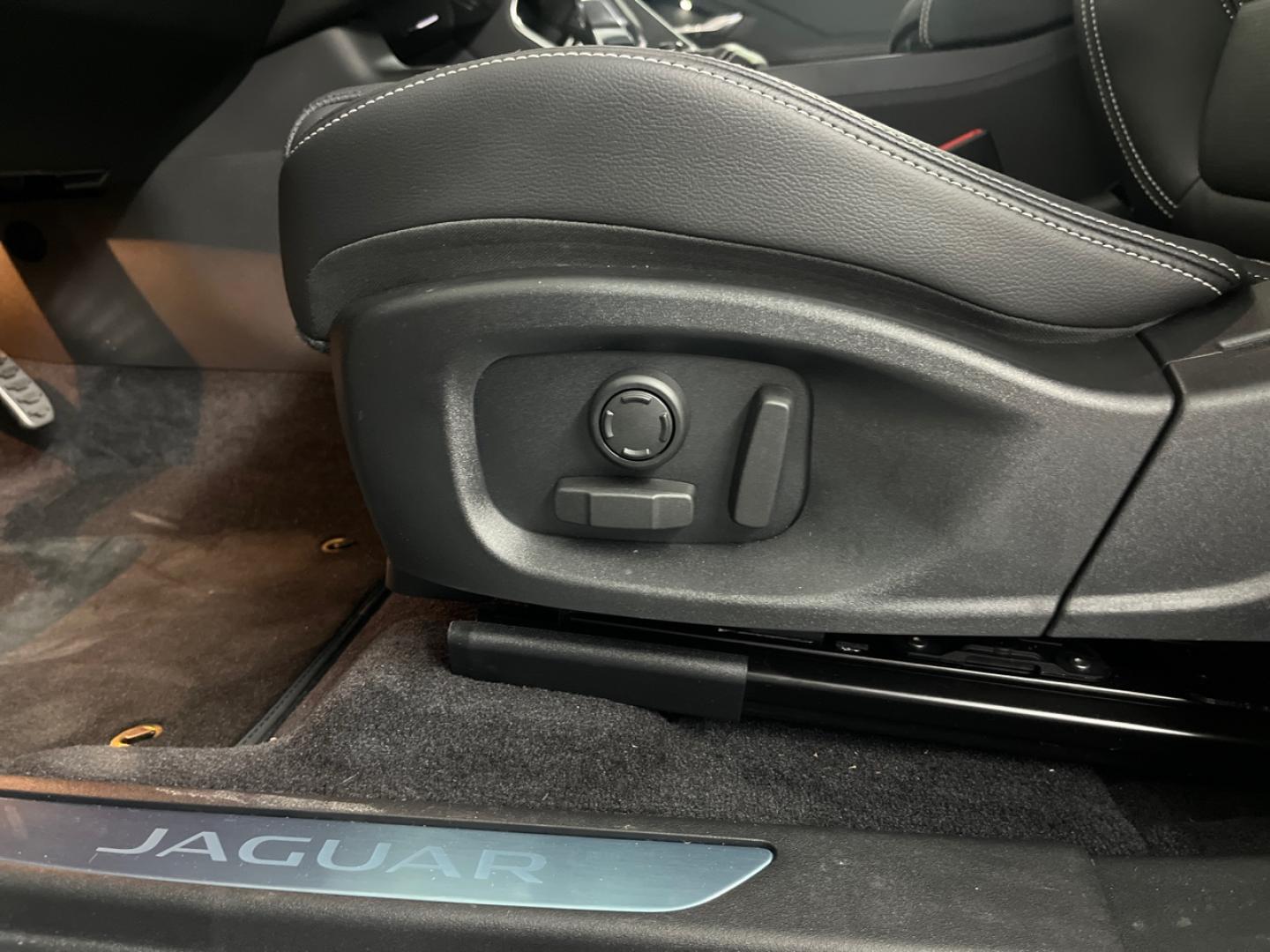 Jaguar E-Pace 2.0 D163 MHEV R-DYNAMIC S AUTO 4WD 163 5P