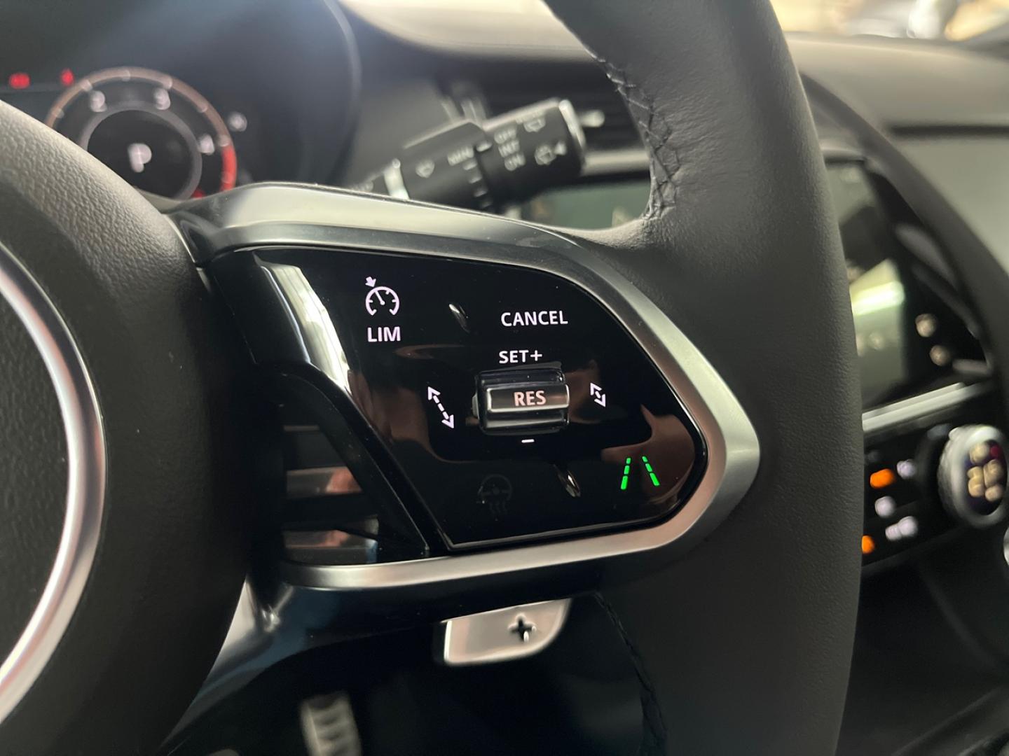 Jaguar E-Pace 2.0 D163 MHEV R-DYNAMIC S AUTO 4WD 163 5P