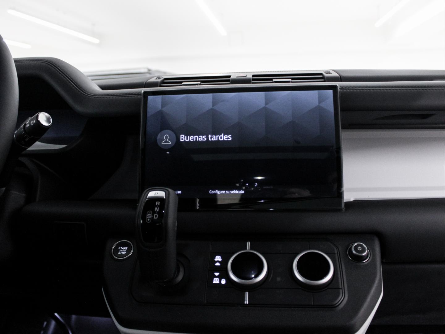 Land Rover Defender 3.0 D250 MHEV X-DYNAMIC SE 90 AUTO 4W 249 3P
