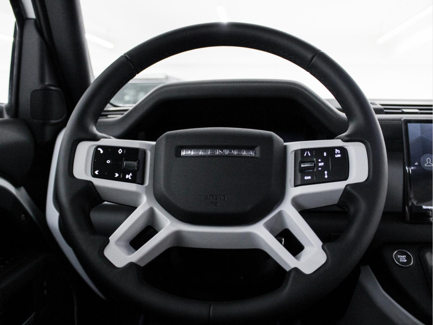 Land Rover Defender 3.0 D250 MHEV X-DYNAMIC SE 90 AUTO 4W 249 3P