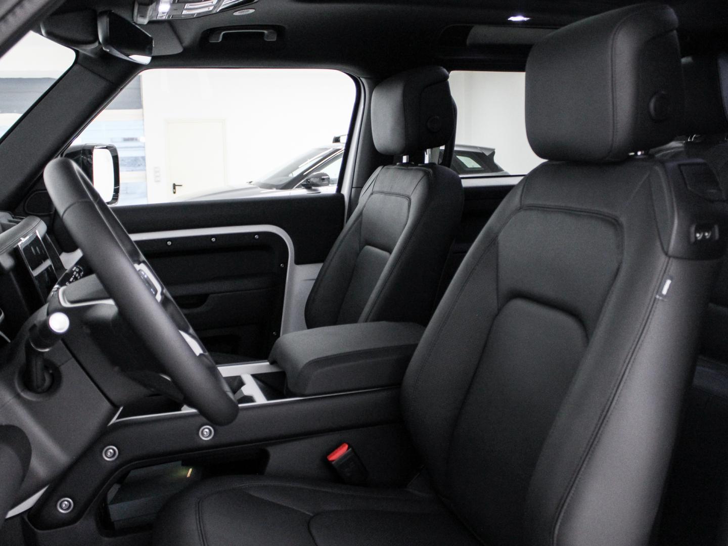 Land Rover Defender 3.0 D250 MHEV X-DYNAMIC SE 90 AUTO 4W 249 3P