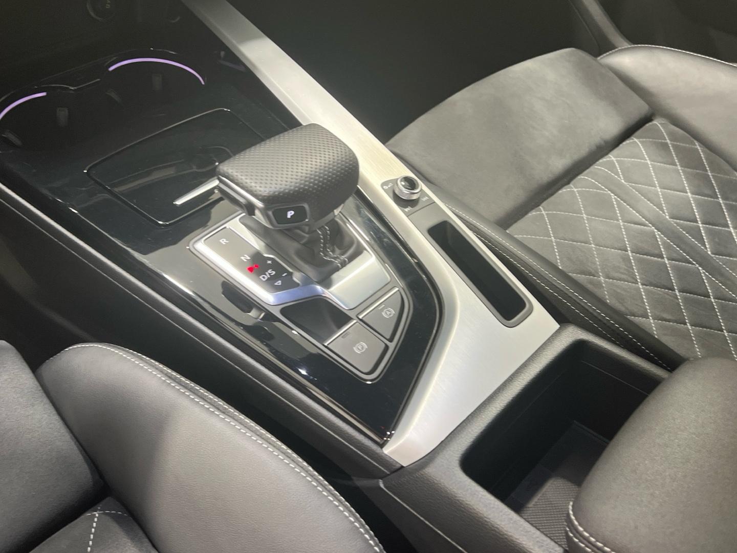 Audi A4 2.0 30 TDI MHEV S TRON BLACK LINE AVANT 136 5P