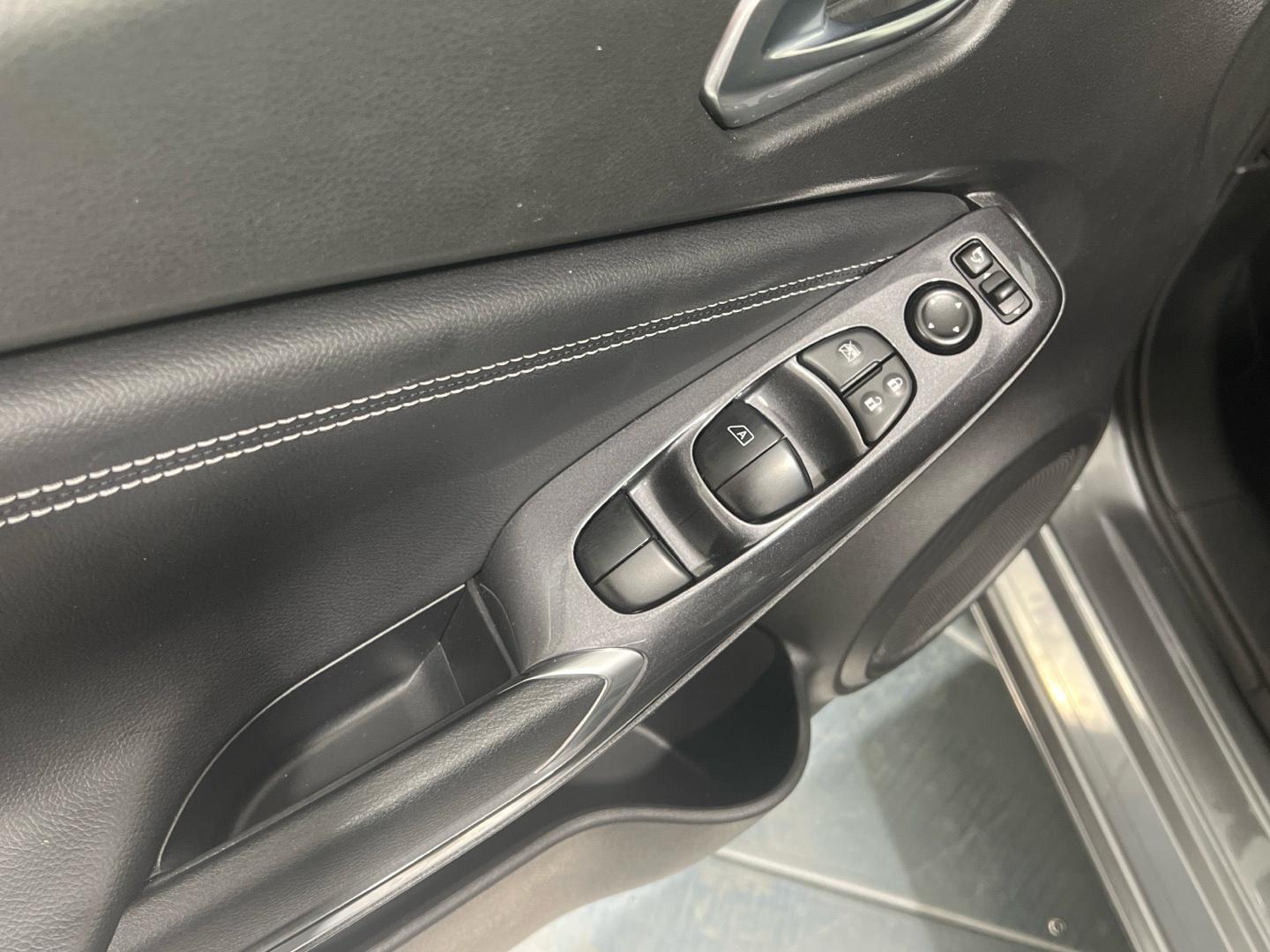 Nissan JUKE 1.0 DIG-T 84KW N-CONNECTA 114 5P