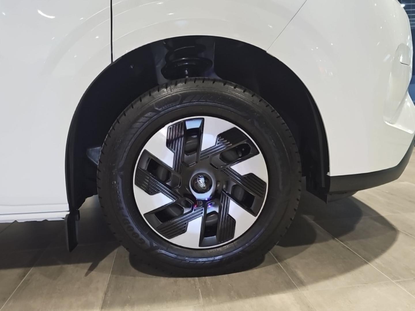 Ford Transit Custom 2.5 DURATEC PHEV 171KW 320 TREND VAN SWB 232 4P